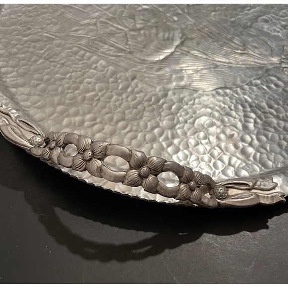Mid-Century Hammered Aluminum Tulip Tray by Rodney Kent Hand Wrought Creations - Picture 7 of 11